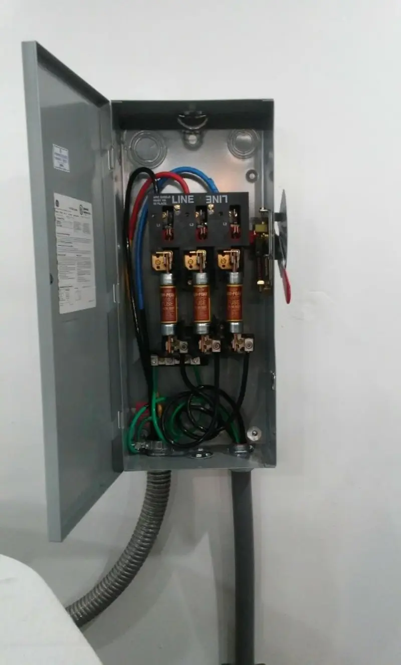 Three-phase disconnect switch installed for Smoke Detector Installation in Winston